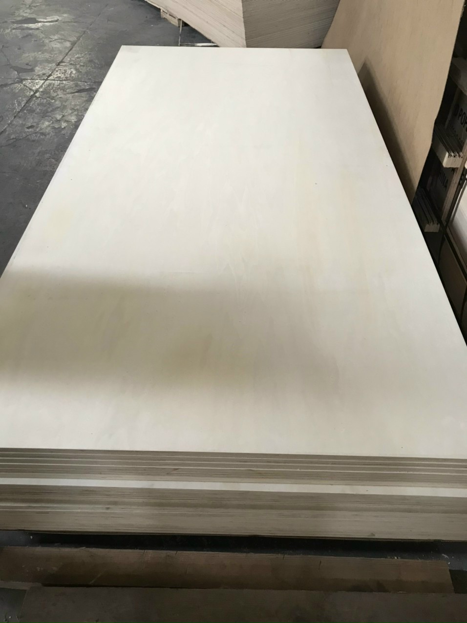 Plywood mặt Poplar  2440*580*40 mm